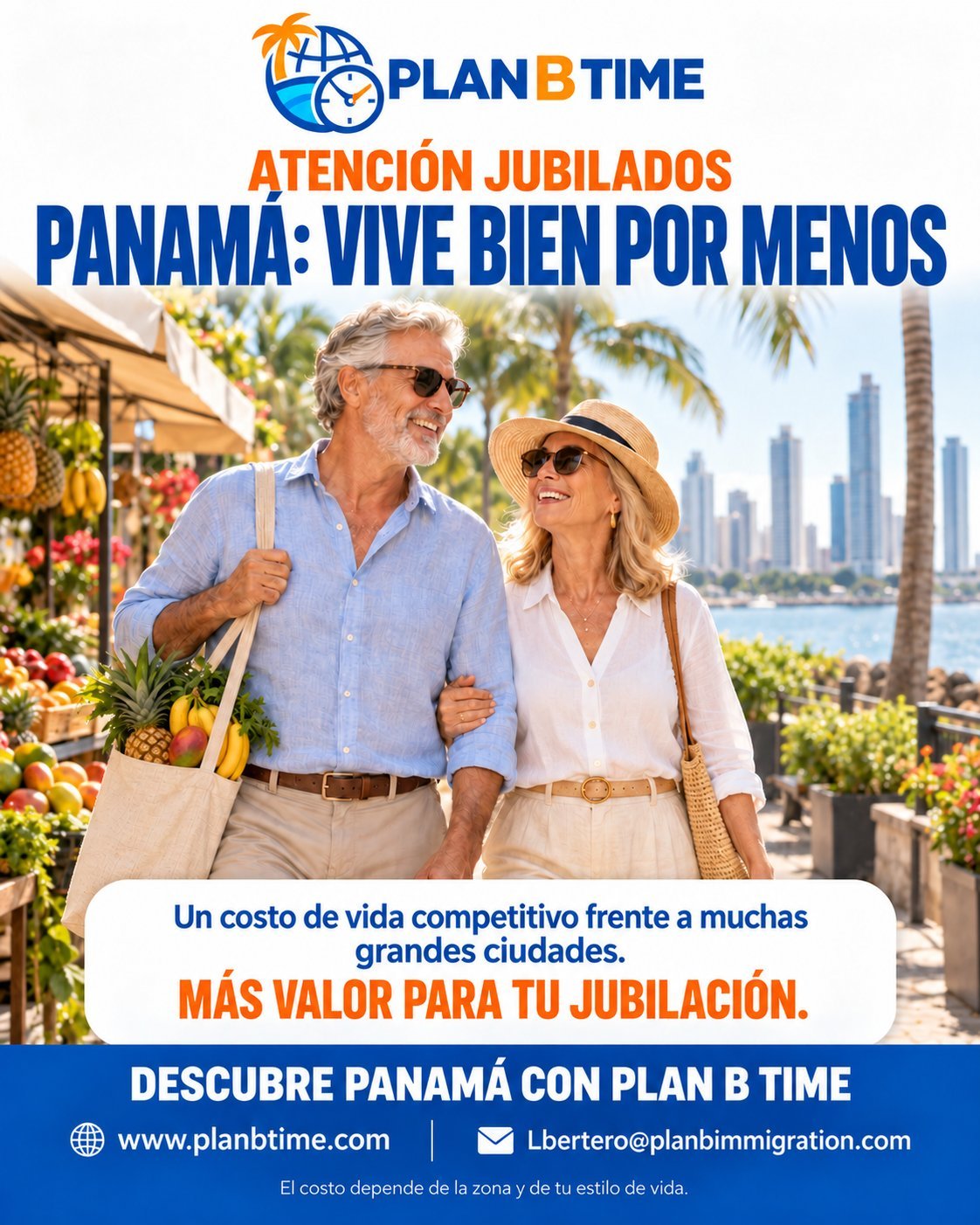 Pareja de jubilados comprando frutas y verduras frescas en un mercado de Panamá con el horizonte de la ciudad de fondo